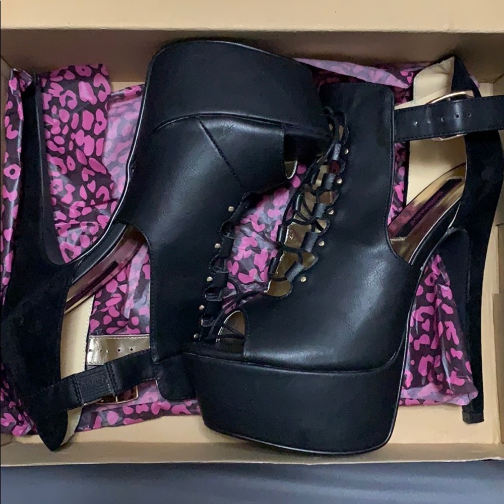 Metro style heels